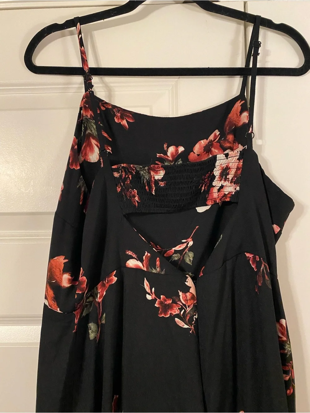 Elegant Black Floral Jumpsuit - Picture 4 of 4